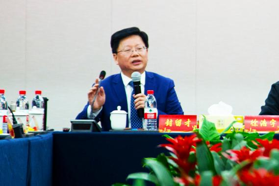 集團與泰州中學聯合舉辦“校企同關愛,勵學助成長”座談會 集團與泰州中學聯合舉辦“校企同關愛,勵學助成長”座談會